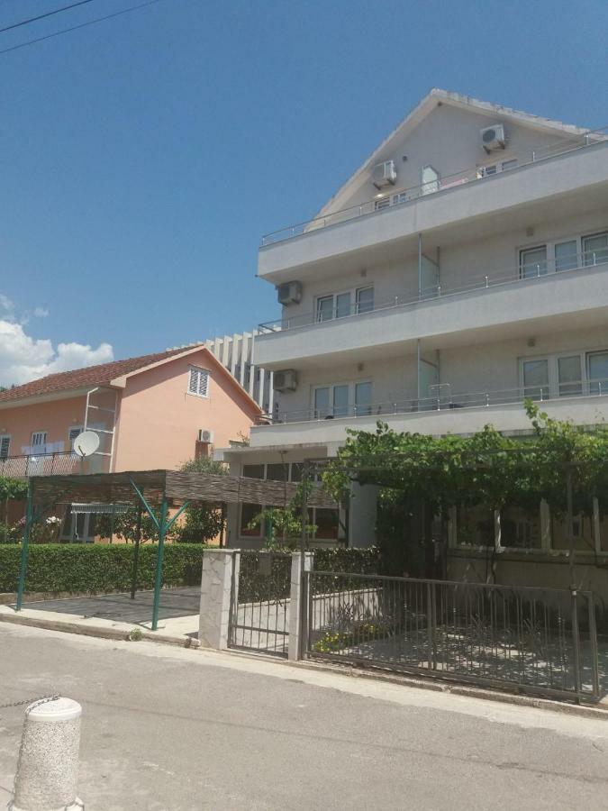 Mona&Mike Apartments Тиват Екстер'єр фото